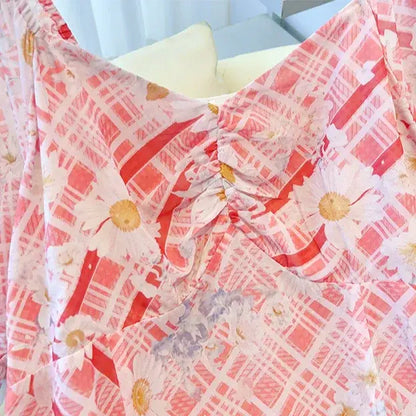 Sommer-Maxikleid in Übergröße mit eckigem Ausschnitt, Puffärmeln und Karomuster sowie Gänseblümchenmuster - image 2