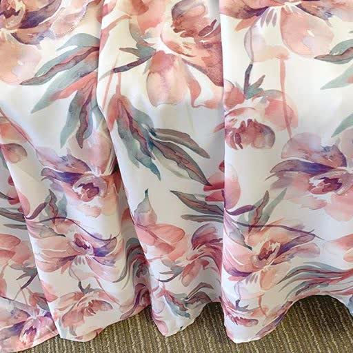 Set aus transparentem Cardigan in Übergröße, leichtem Sommerkleid mit Blumenmuster, Rüschen und V-Ausschnitt - image 9