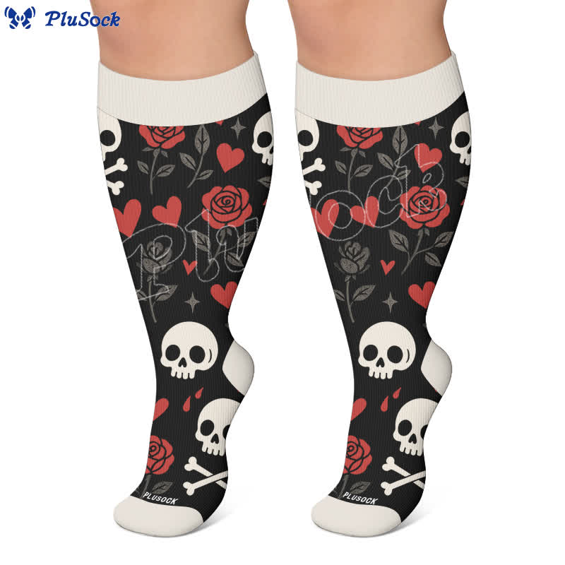 Kompressionsstrümpfe mit rotem Streifen und Fledermaus-Totenkopf-Motiv in Übergröße - image 5