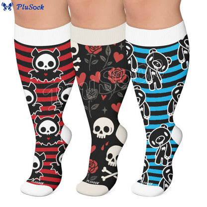 Kompressionsstrümpfe mit rotem Streifen und Fledermaus-Totenkopf-Motiv in Übergröße - image 0