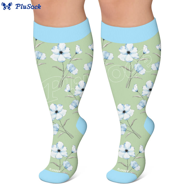Kompressionsstrümpfe in Übergröße mit Doodle-Blumenmuster - image 5