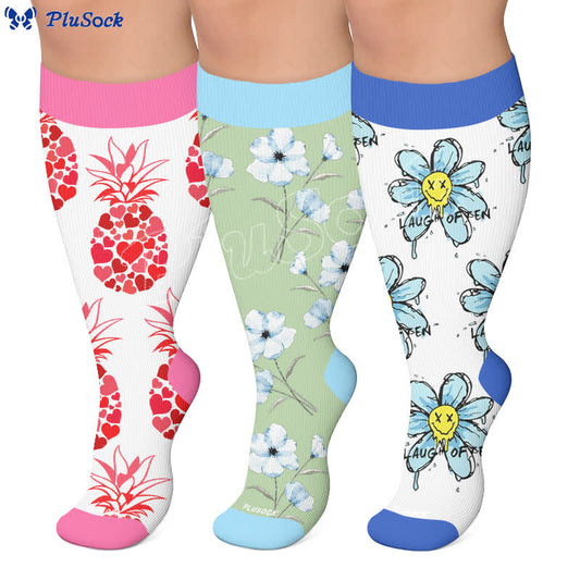 Kompressionsstrümpfe in Übergröße mit Doodle-Blumenmuster - image 0