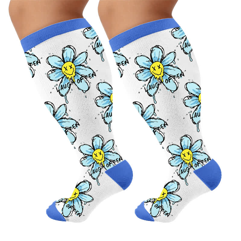 Kompressionsstrümpfe in Übergröße mit Doodle-Blumenmuster - image 10