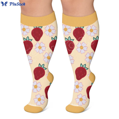 Kompressionsstrümpfe in Übergröße mit Erdbeer-Gänseblümchen-Motiv - image 6