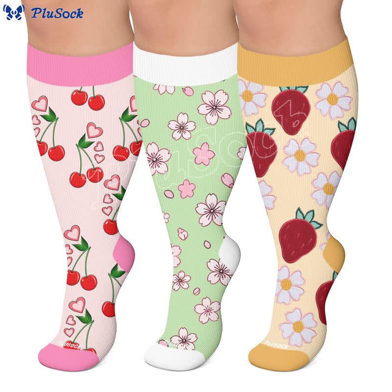 Kompressionsstrümpfe in Übergröße mit Erdbeer-Gänseblümchen-Motiv - image 0