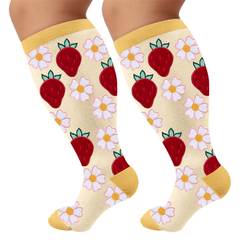Kompressionsstrümpfe in Übergröße mit Erdbeer-Gänseblümchen-Motiv - image 10