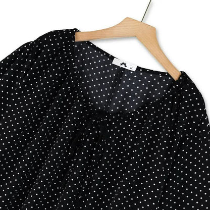 Tunika-Top mit Polka-Dots, Bindekragen und Rüschensaum - image 5