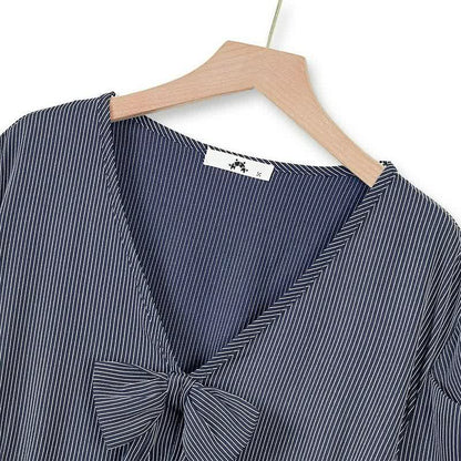Lässiges Midikleid mit Fliege - image 3