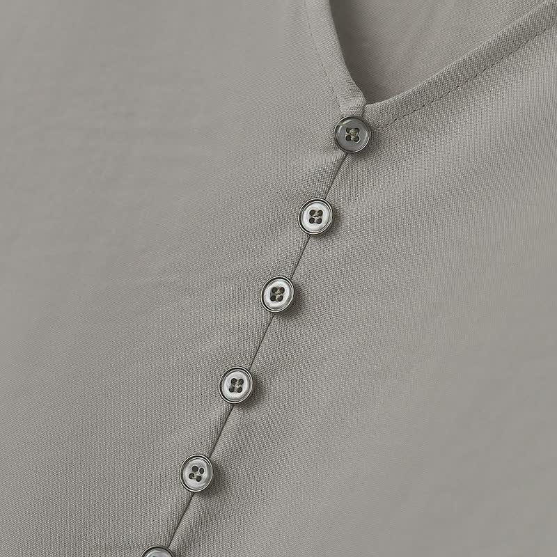 Luftiges Midikleid mit V-Ausschnitt und Knopfleiste - image 2