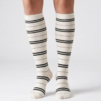 Schwarze Herz-Kompressionsstrümpfe (6 Paar) - Weiß - S/M - image 2
