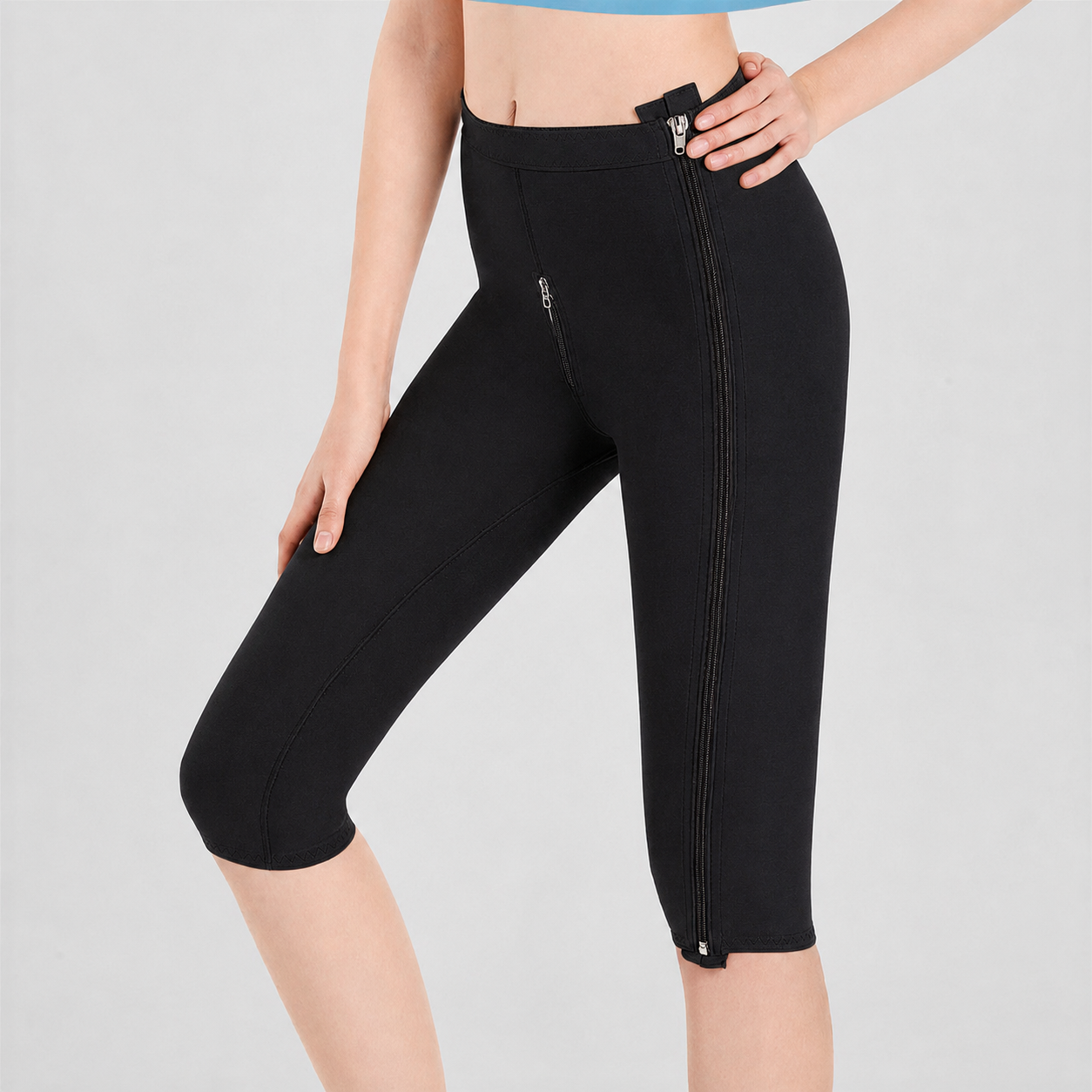 Hochgeschnittene Caprihose mit doppeltem Reißverschluss und formgebender Wirkung am Oberschenkel - Schwarz - 2XL - image 1