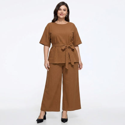 Set aus lässigem Oberteil mit Gürtel, weitem Bein und Taschen - image 4