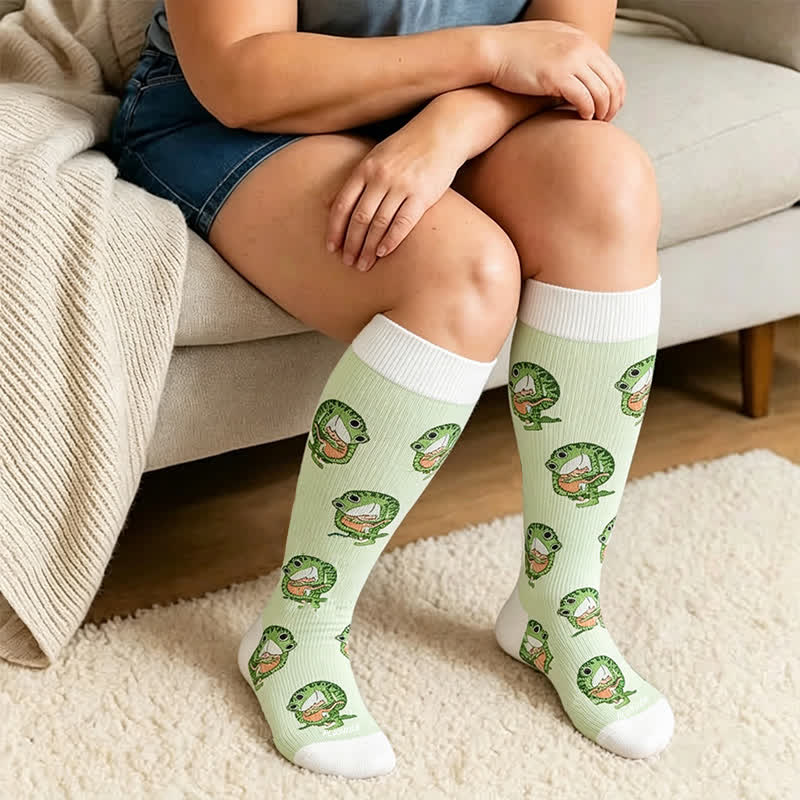Kompressionsstrümpfe mit Froschmotiv in Übergröße - image 3