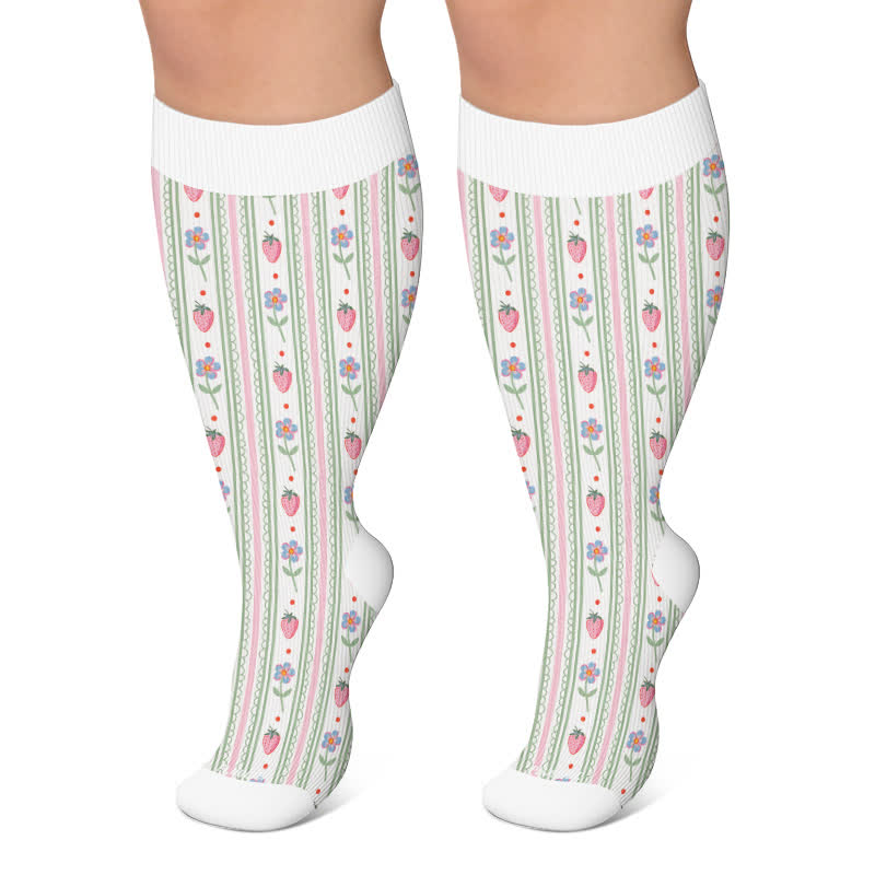 Kompressionsstrümpfe mit Erdbeer-Kätzchen-Motiv in Übergröße - Weiß - 4XL - image 4