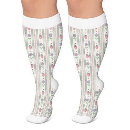Kompressionsstrümpfe mit Erdbeer-Kätzchen-Motiv in Übergröße - Weiß - 4XL - image 4