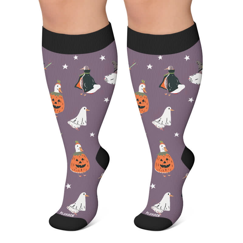 Kompressionsstrümpfe in Übergröße mit Krähen-Hexen-Katze - Dunkelviolett - 4XL - image 5