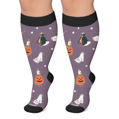 Kompressionsstrümpfe in Übergröße mit Krähen-Hexen-Katze - Dunkelviolett - 4XL - image 5