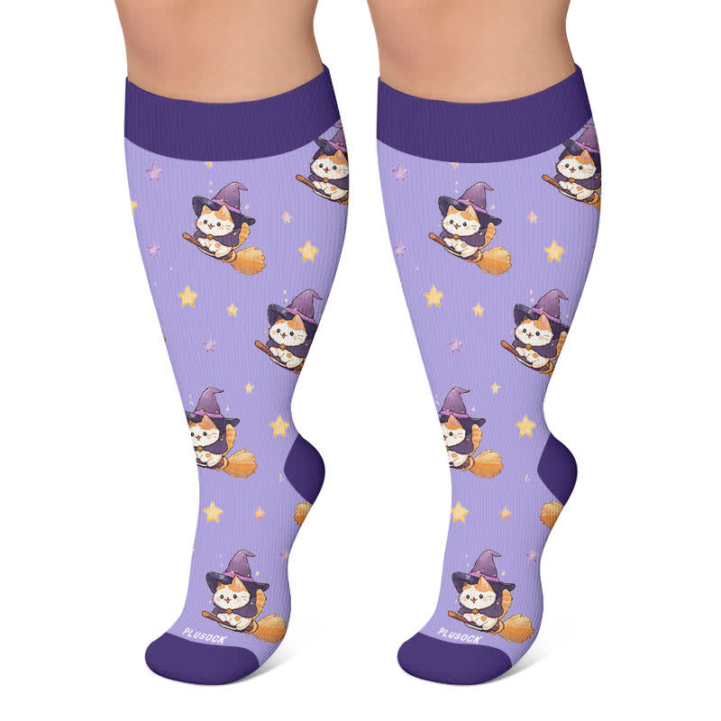 Kompressionsstrümpfe in Übergröße mit Krähen-Hexen-Katze - Lila - 4XL - image 6