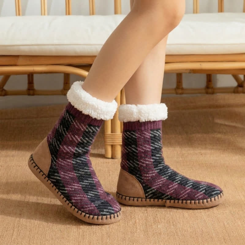 Blaue und graue Stricksocken mit Welpengesicht - image 1