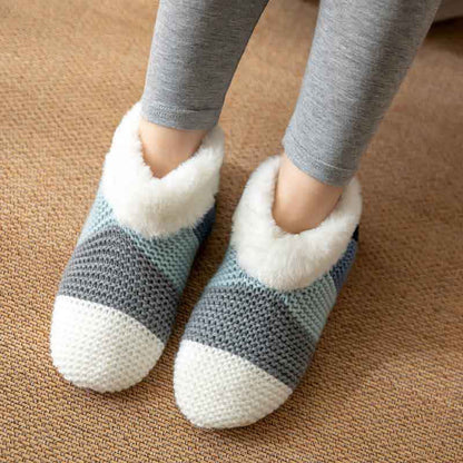 Farblich gestreifte Fleece-Haussocken mit Bündchen - image 4