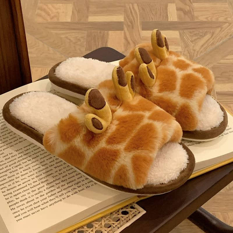 Hausschuhe mit Giraffenmuster, flauschig und mit offener Zehenpartie - image 4