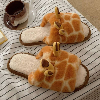 Hausschuhe mit Giraffenmuster, flauschig und mit offener Zehenpartie - image 1