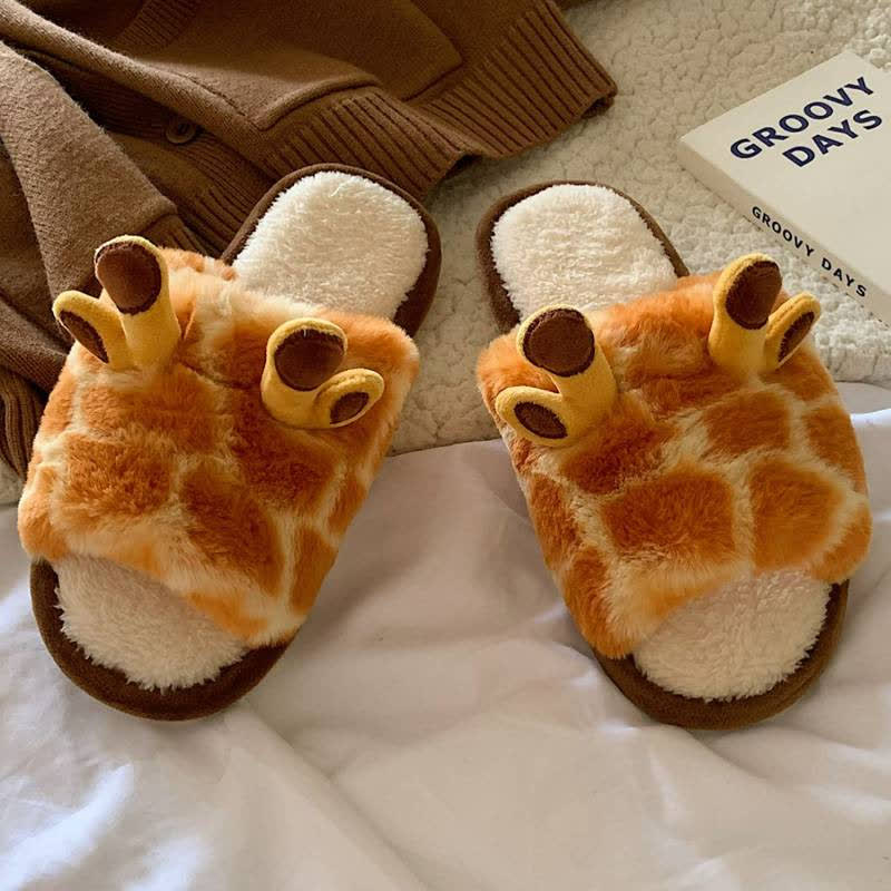 Hausschuhe mit Giraffenmuster, flauschig und mit offener Zehenpartie - image 2