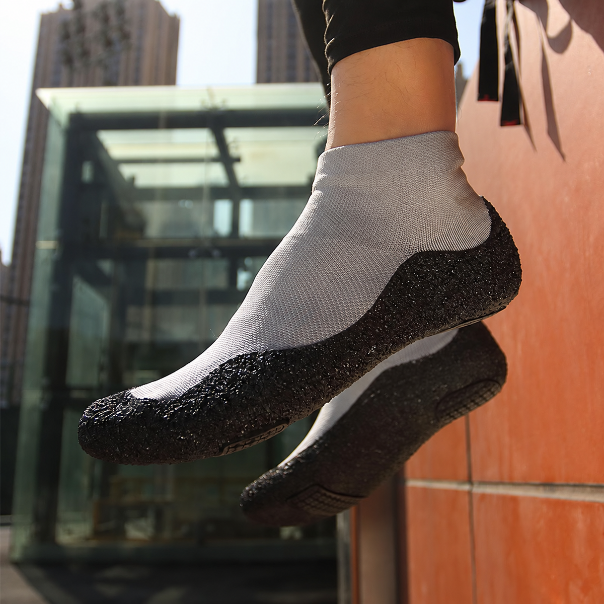 Leichte Barfuß-Sockenschuhe in Übergröße - image 1