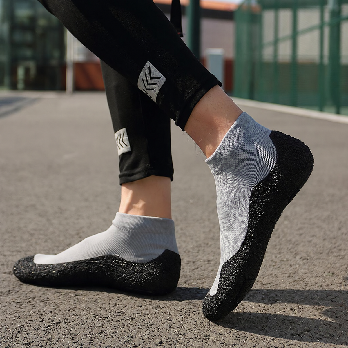 Leichte Barfuß-Sockenschuhe in Übergröße - image 2