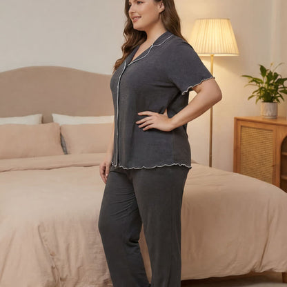 Pyjama-Set in Übergröße mit Kontrastbesatz - image 3