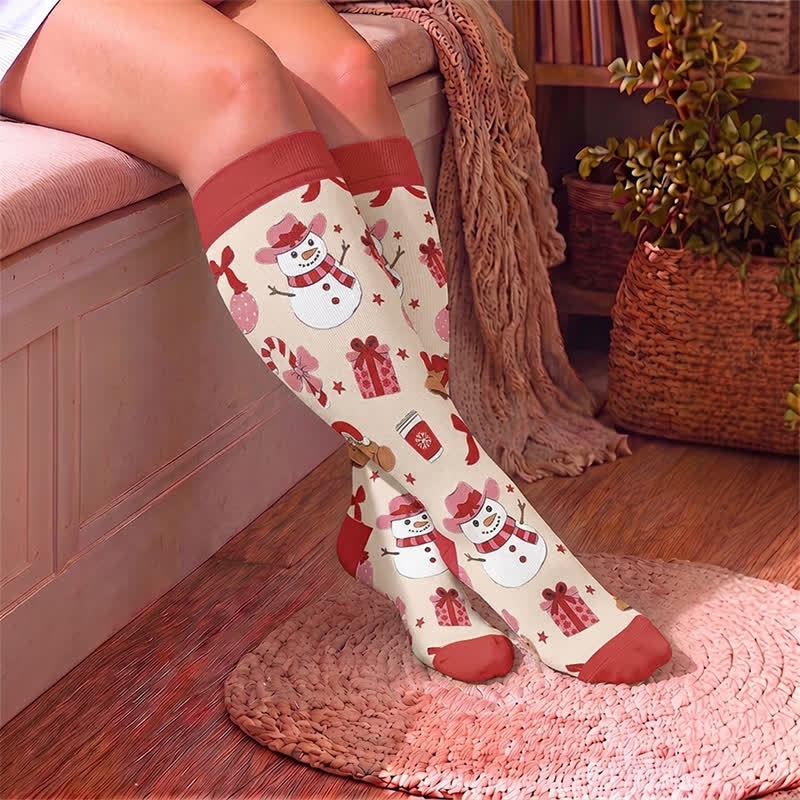 Kompressionsstrümpfe mit Lebkuchen-Schneemann-Motiv in Übergröße - image 3