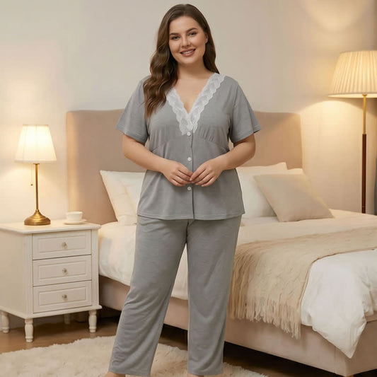 Pyjama-Set mit Spitzenbesatz und Knöpfen - Grau - 4XL - image 0