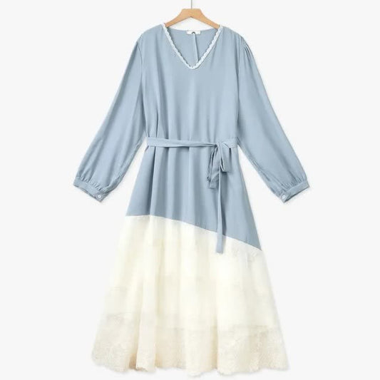 Midikleid in Übergröße mit kontrastierendem Saum - Hellblau - 6XL - image 0