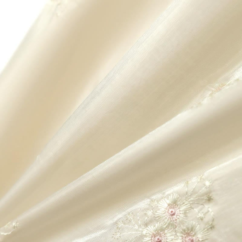 Bluse in Übergröße mit floralem Spitzenmuster und strukturiertem Ausschnitt - image 2