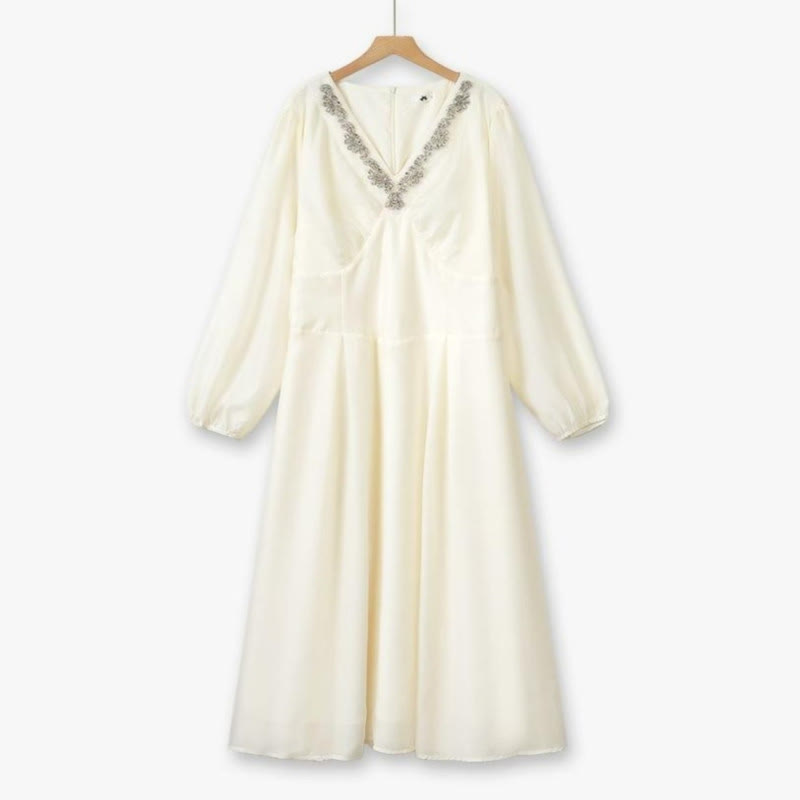 Besticktes Maxikleid mit V-Ausschnitt - Beige - 6XL - image 1