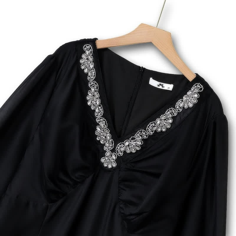 Besticktes Maxikleid mit V-Ausschnitt - image 3