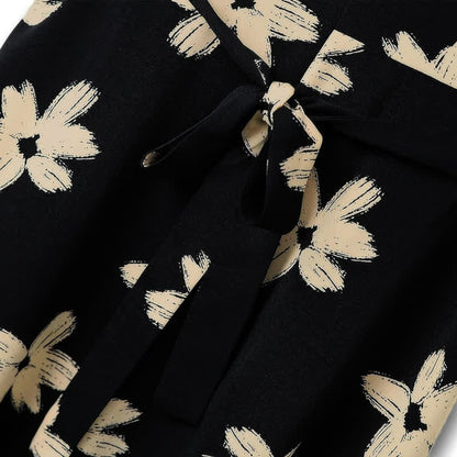 Midikleid mit geschwungenem Schnitt, floralem V-Ausschnitt - image 3