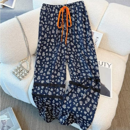 Set aus Oberteil mit Spitzensaum in Übergröße und marineblauer Hose mit Blumenmuster - Hose - 6XL - image 3