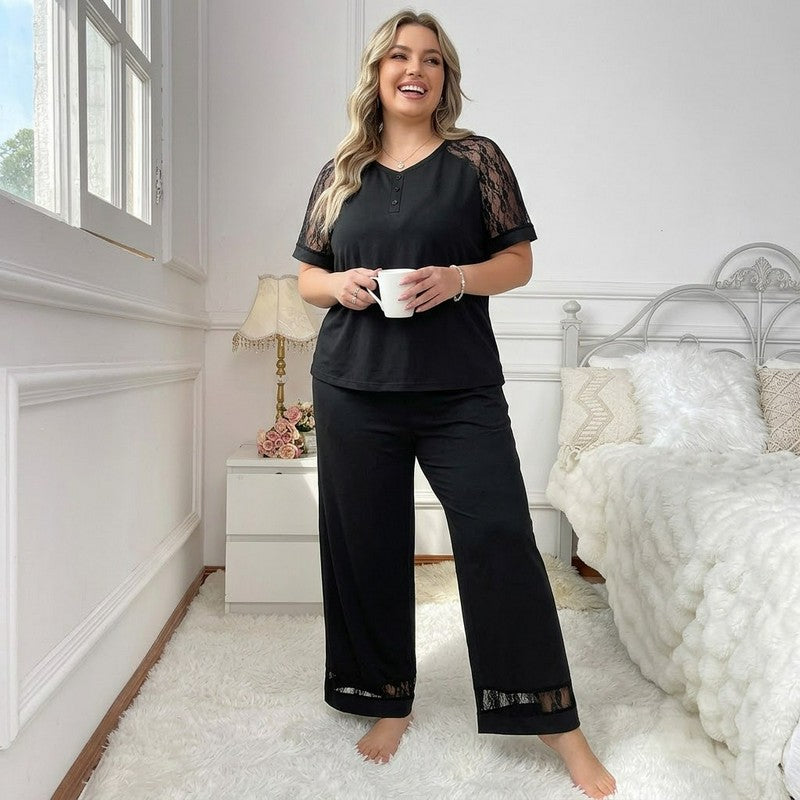 Pyjama-Set mit V-Ausschnitt und Spitzenbesatz - Schwarz - 4XL - image 0