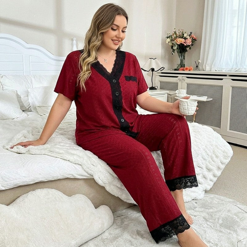 Pyjama-Set mit burgunderfarbenem Kontrastbesatz - Rot - 4XL - image 0