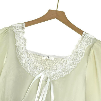 Midikleid mit Spitzenbindung und Puffärmeln - image 7