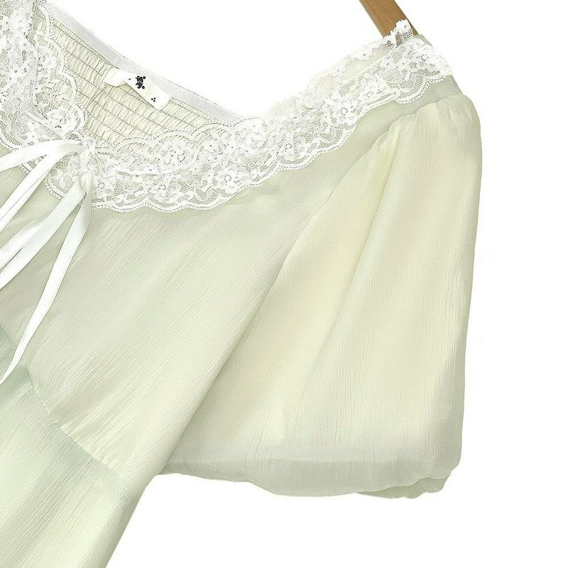 Midikleid mit Spitzenbindung und Puffärmeln - image 6