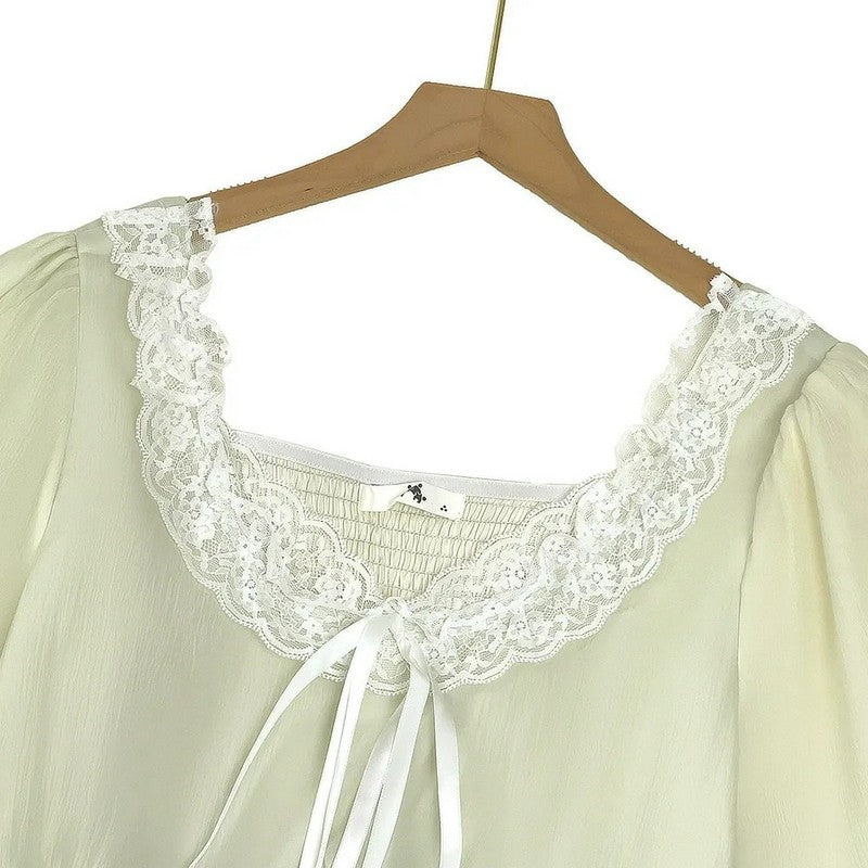 Midikleid mit Spitzenbindung und Puffärmeln - image 4