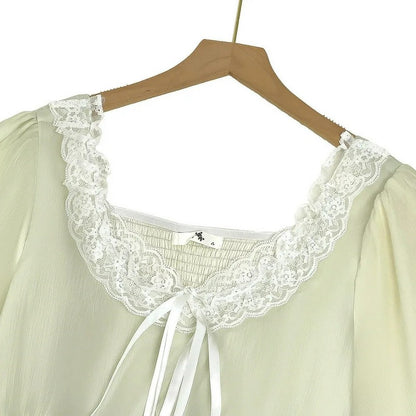 Midikleid mit Spitzenbindung und Puffärmeln - image 4