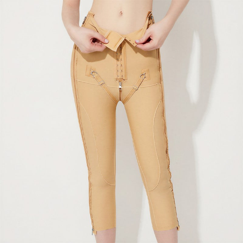 Hochgeschnittene, verstellbare Caprihose mit Doppelreißverschluss, die die Figur formt - image 6