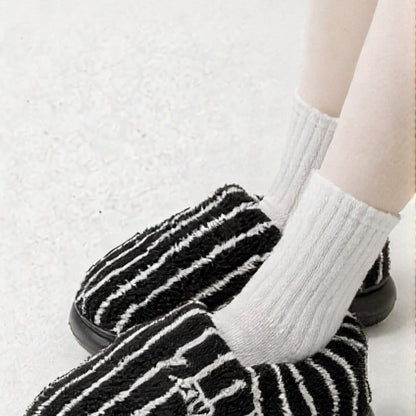 Plus Size Gestreifte Plüschschuhe mit geschlossener Ferse - image 2