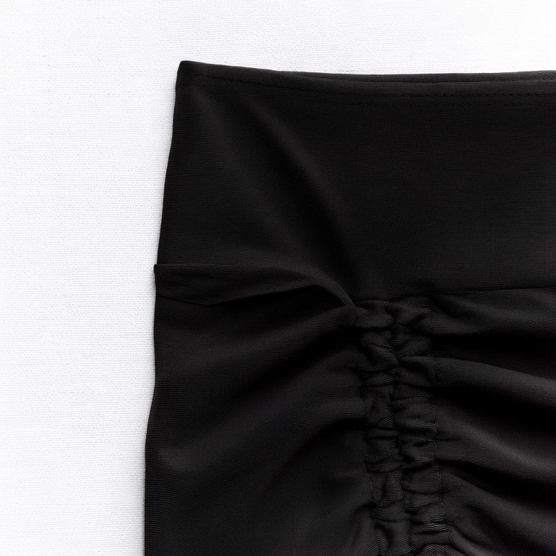 Schwarze, geraffte Badeshorts mit hohem Bund - image 2
